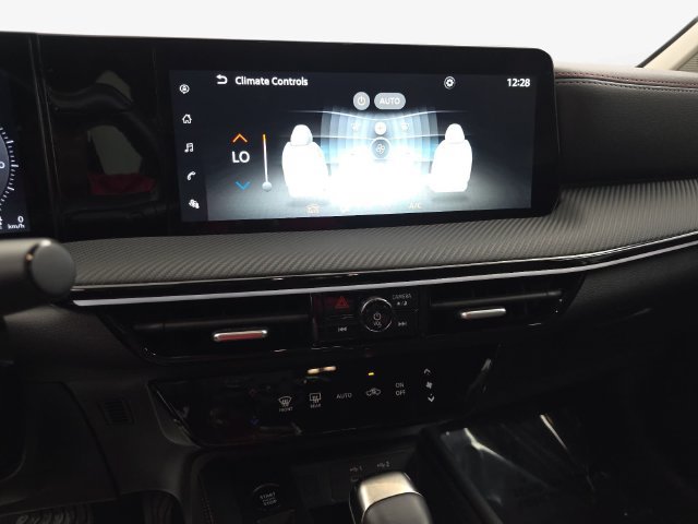 Used 2025 Nissan Kicks SR FWD image 24