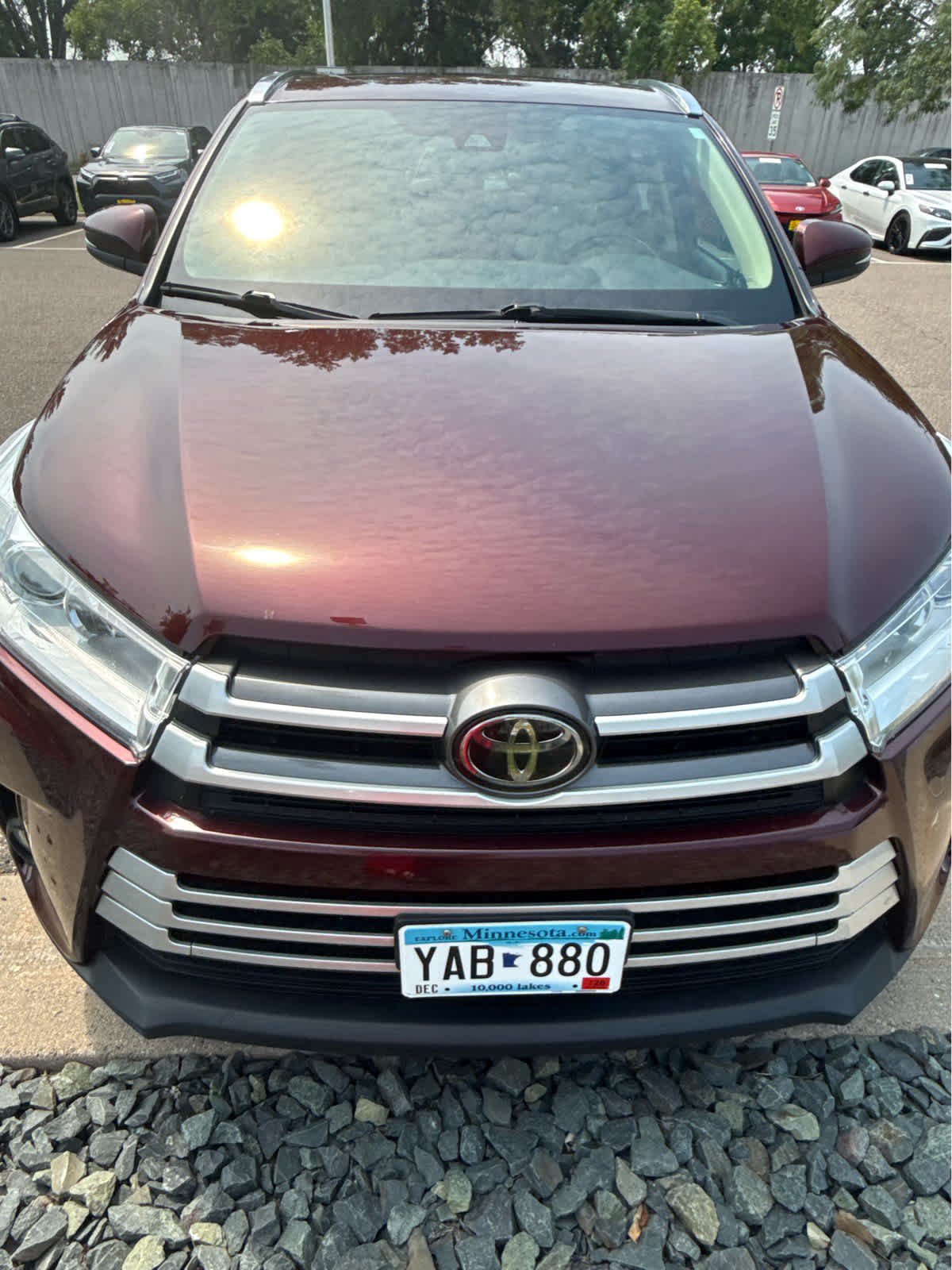 Used 2019 Toyota Highlander XLE AWD/4WD image 2