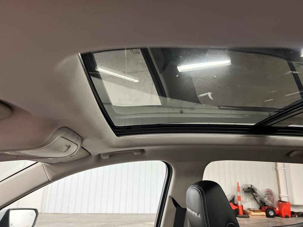 Certified 2024 GMC Terrain Denali w/ Denali Premium Package AWD/4WD image 28