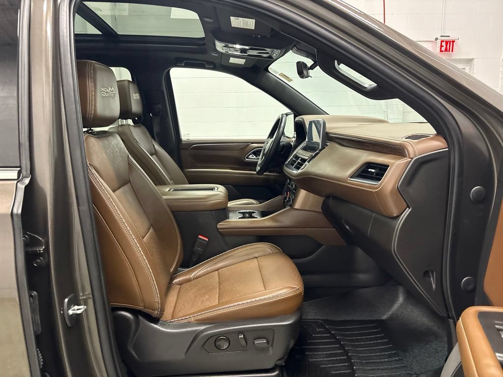 Used 2021 Chevrolet Suburban High Country w/ Premium Package AWD/4WD image 34