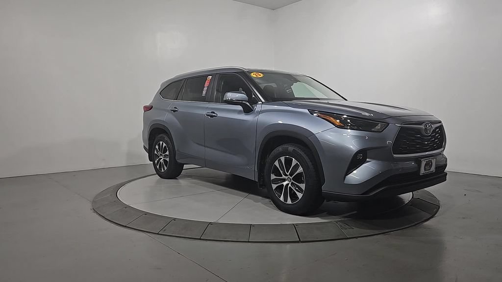 Used 2023 Toyota Highlander XLE AWD/4WD image 8