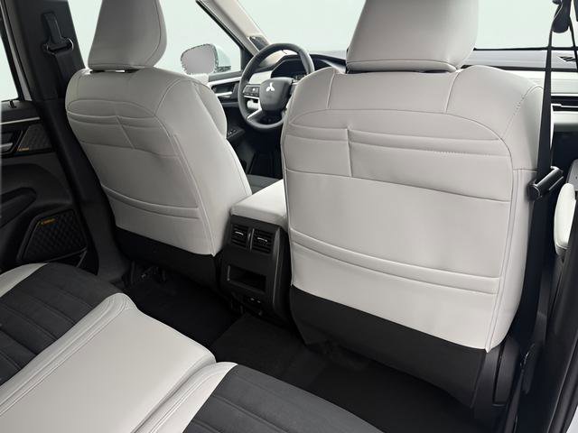 New 2026 Mitsubishi Outlander SE FWD image 24