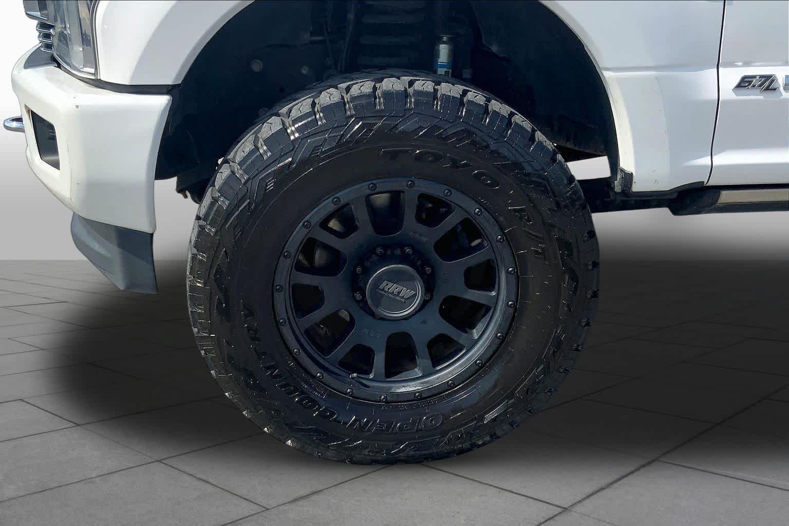 Used 2019 Ford F250 Limited w/ FX4 Off-Road Package AWD/4WD image 11