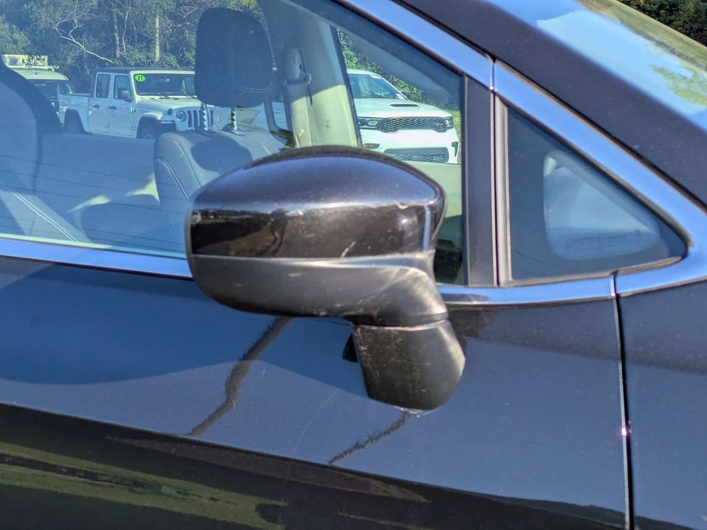 Used 2023 Chrysler Voyager LX image 12