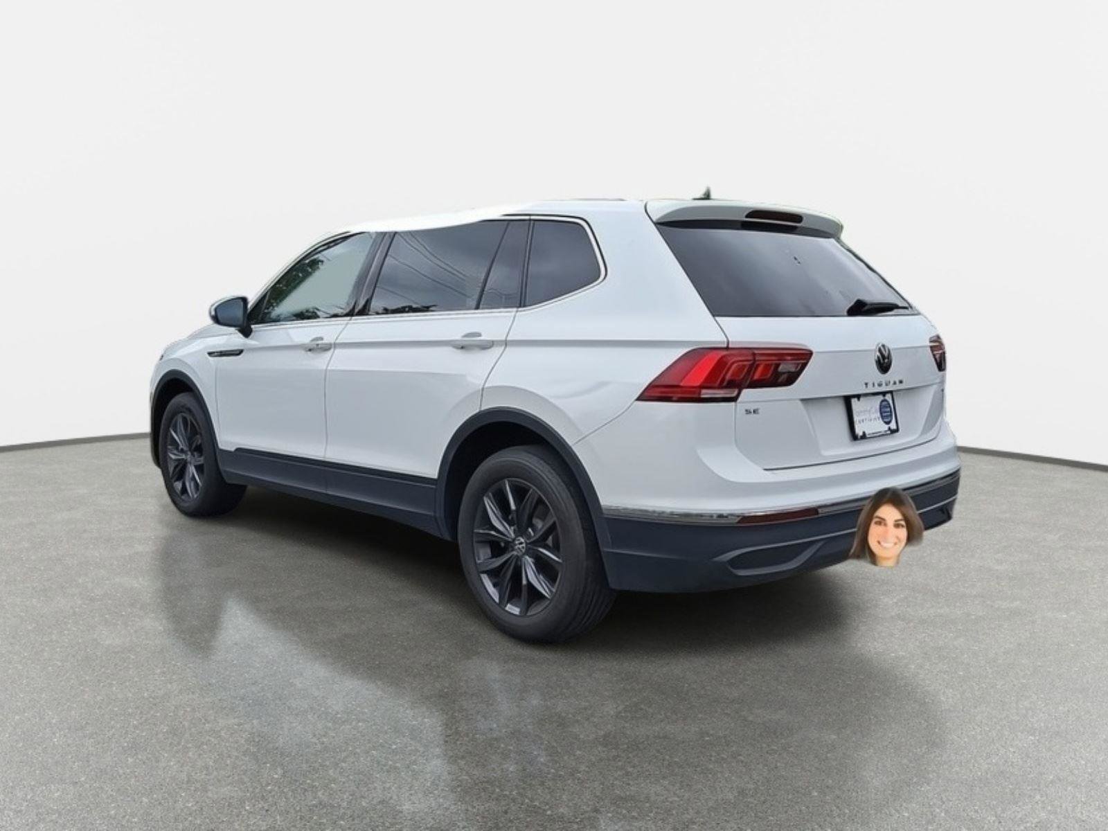 Used 2022 Volkswagen Tiguan SE w/ Panoramic Sunroof Package image 6