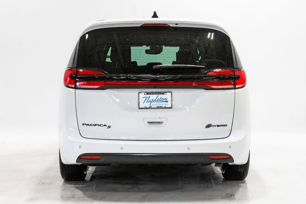 Used 2023 Chrysler Pacifica Limited w/ Uconnect Theater Family Group image 33