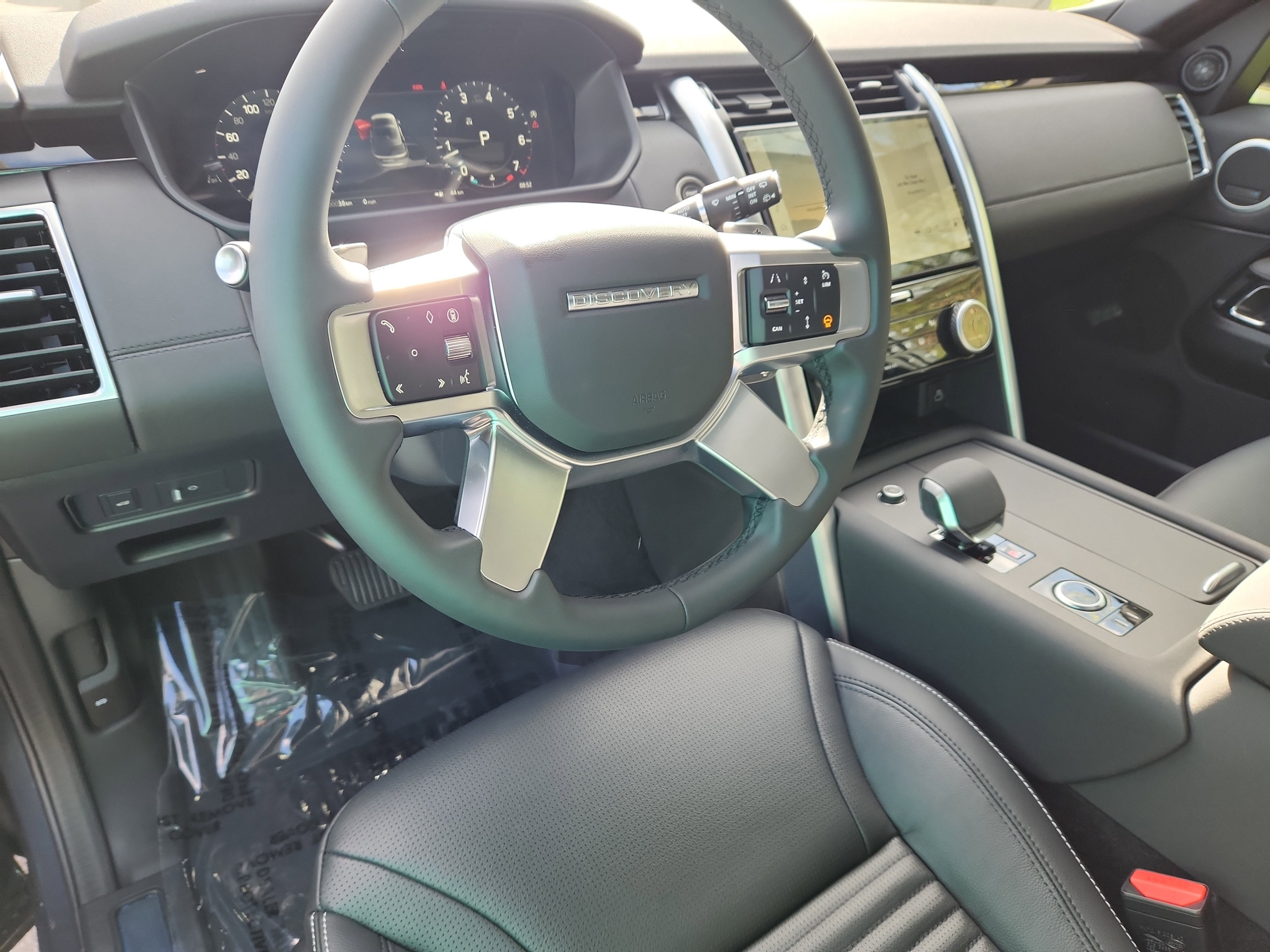 Certified 2025 Land Rover Discovery S image 15