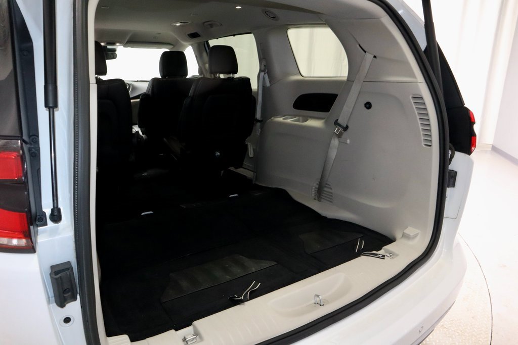 Used 2023 Chrysler Pacifica Touring-L image 14