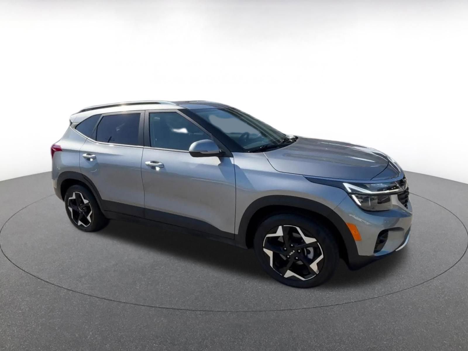 Used 2025 Kia Seltos S FWD image 2