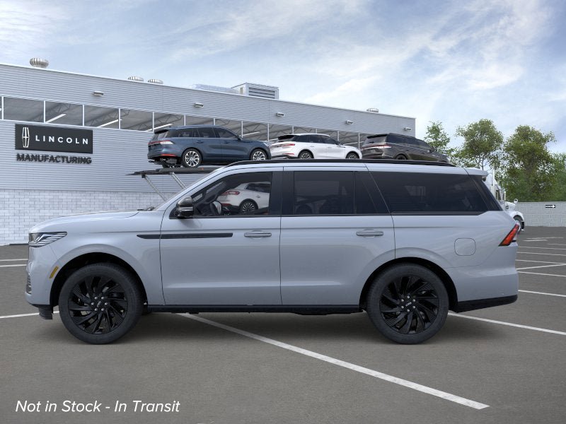 New 2026 Lincoln Navigator Reserve AWD/4WD image 3