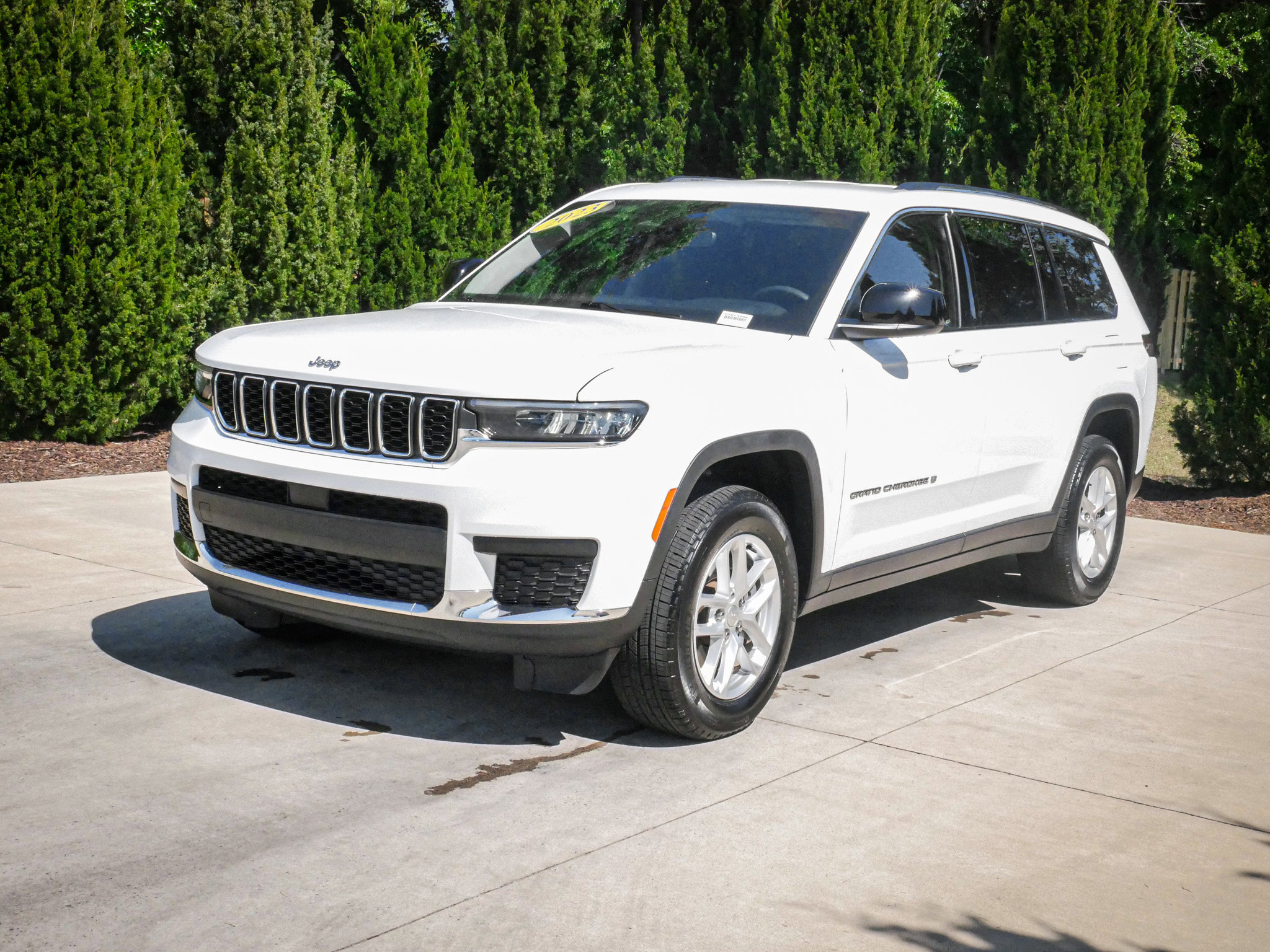 Used 2023 Jeep Grand Cherokee L Laredo w/ Luxury Tech Group I AWD/4WD image 5