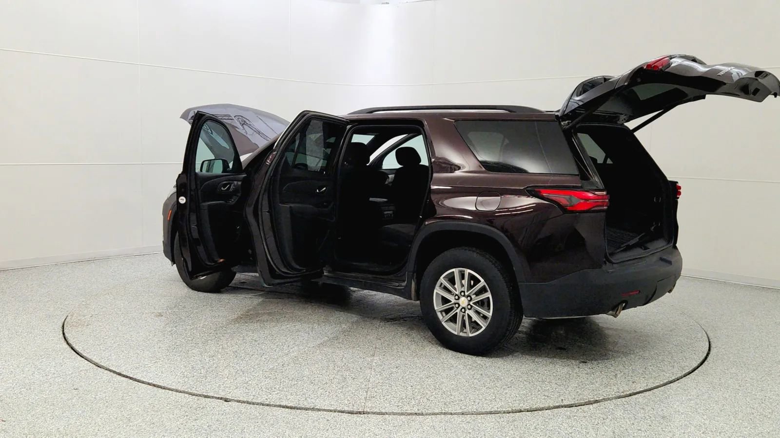 Used 2023 Chevrolet Traverse LT image 11