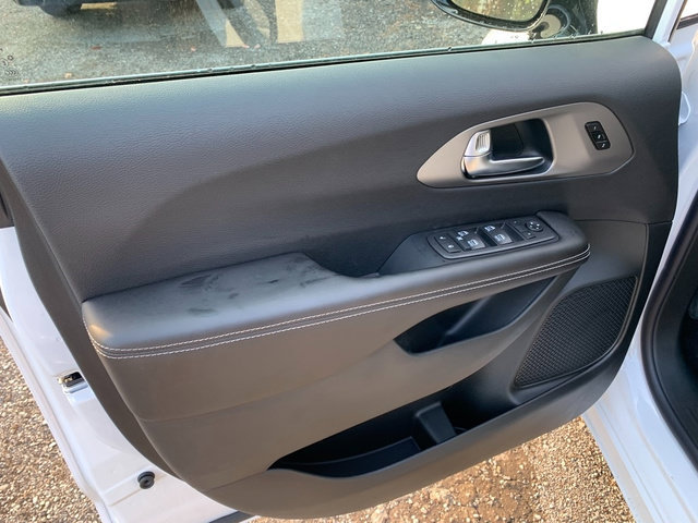 New 2027 Chrysler Pacifica Select FWD image 15