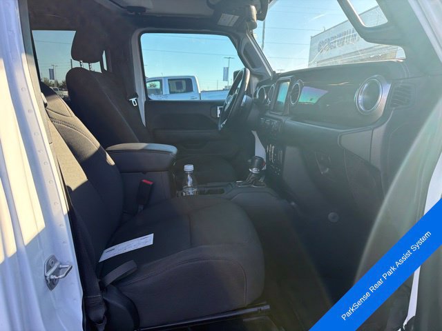 Used 2019 Jeep Wrangler Unlimited Sahara AWD/4WD image 16
