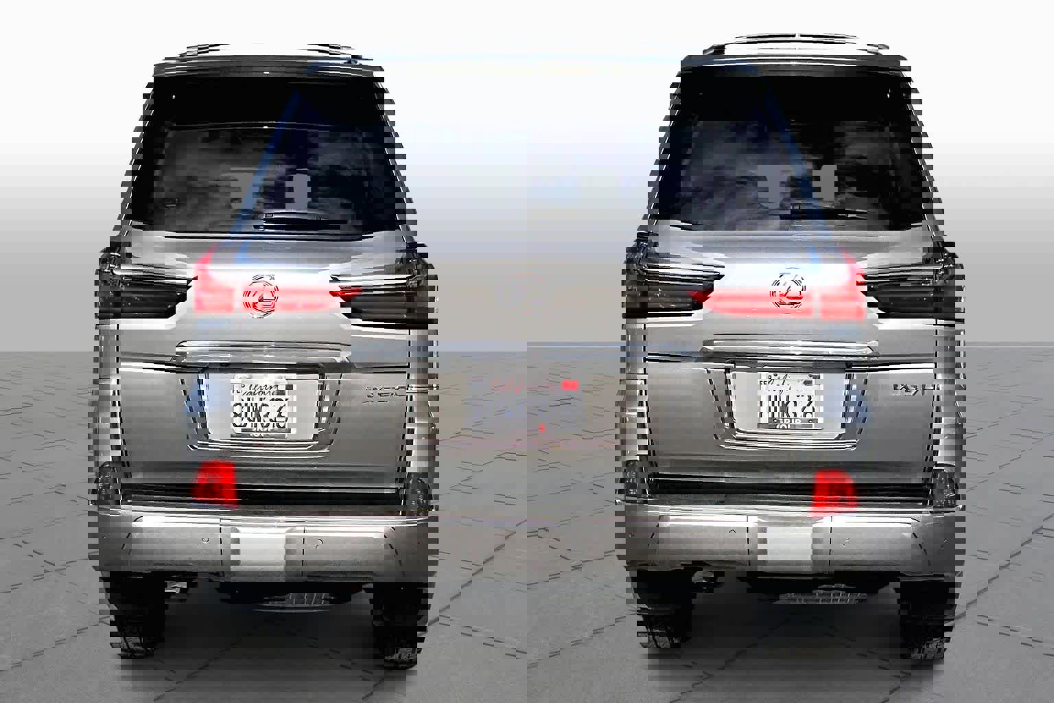 Used 2021 Lexus LX 570 4WD w/ 3rd Row & Luxury Pkg image 4