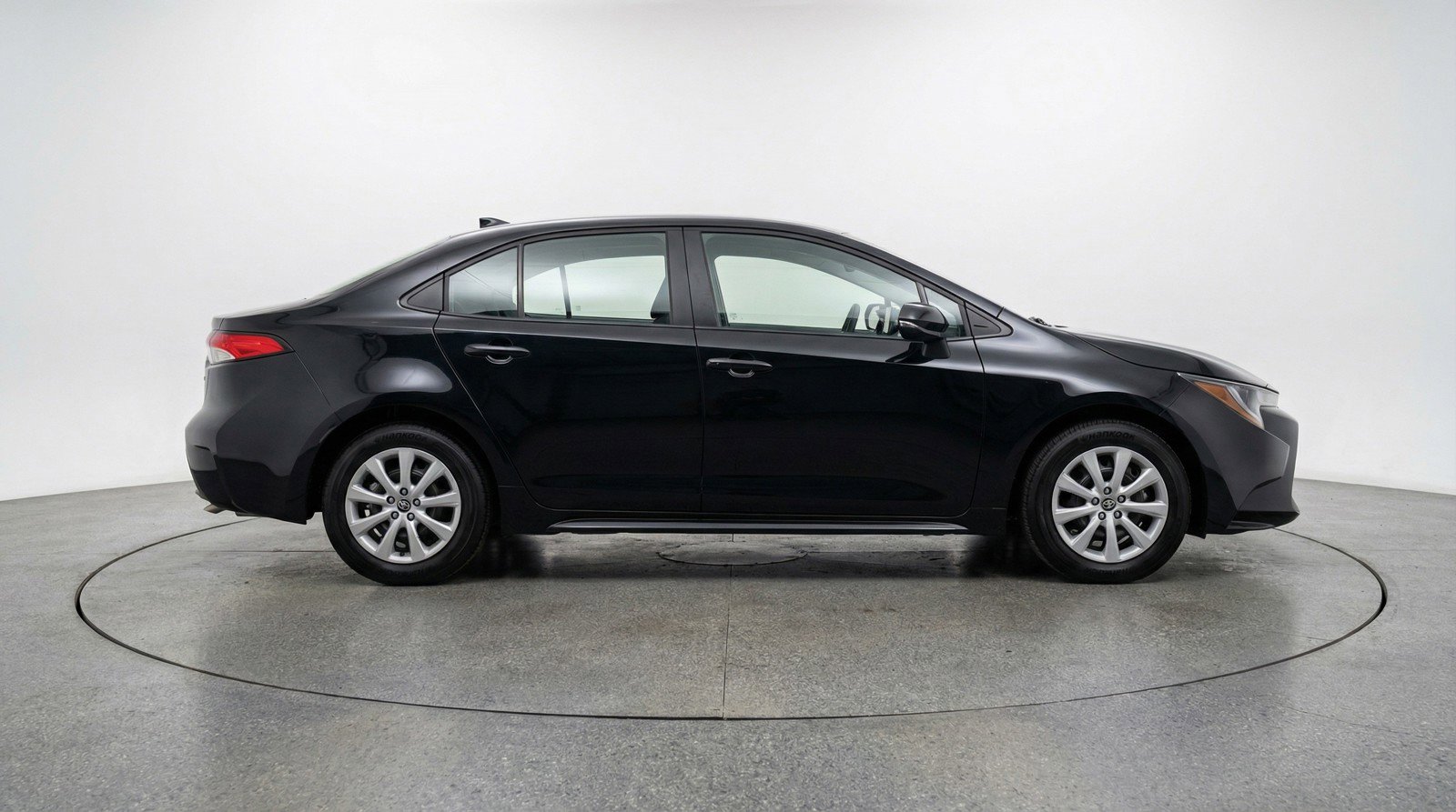 Used 2025 Toyota Corolla LE FWD image 11