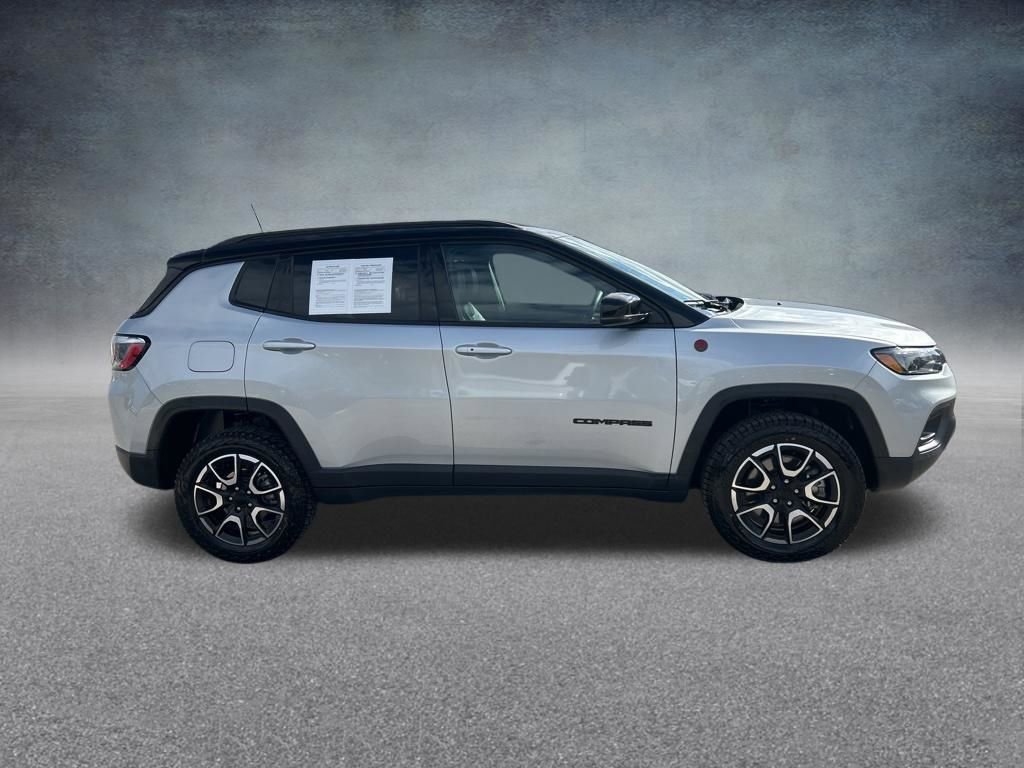 Used 2024 Jeep Compass Trailhawk image 3