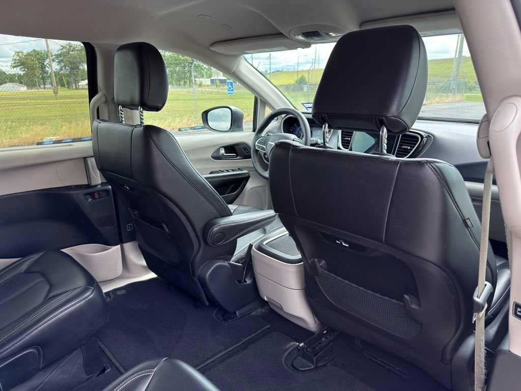 Used 2023 Chrysler Pacifica Touring-L FWD image 35