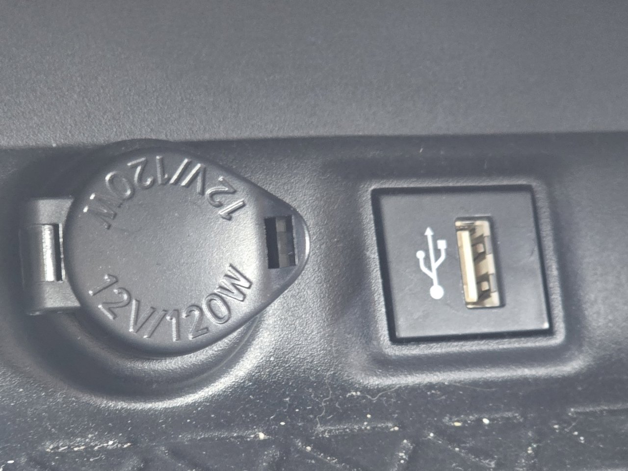 Used 2023 Toyota RAV4 LE AWD/4WD image 27