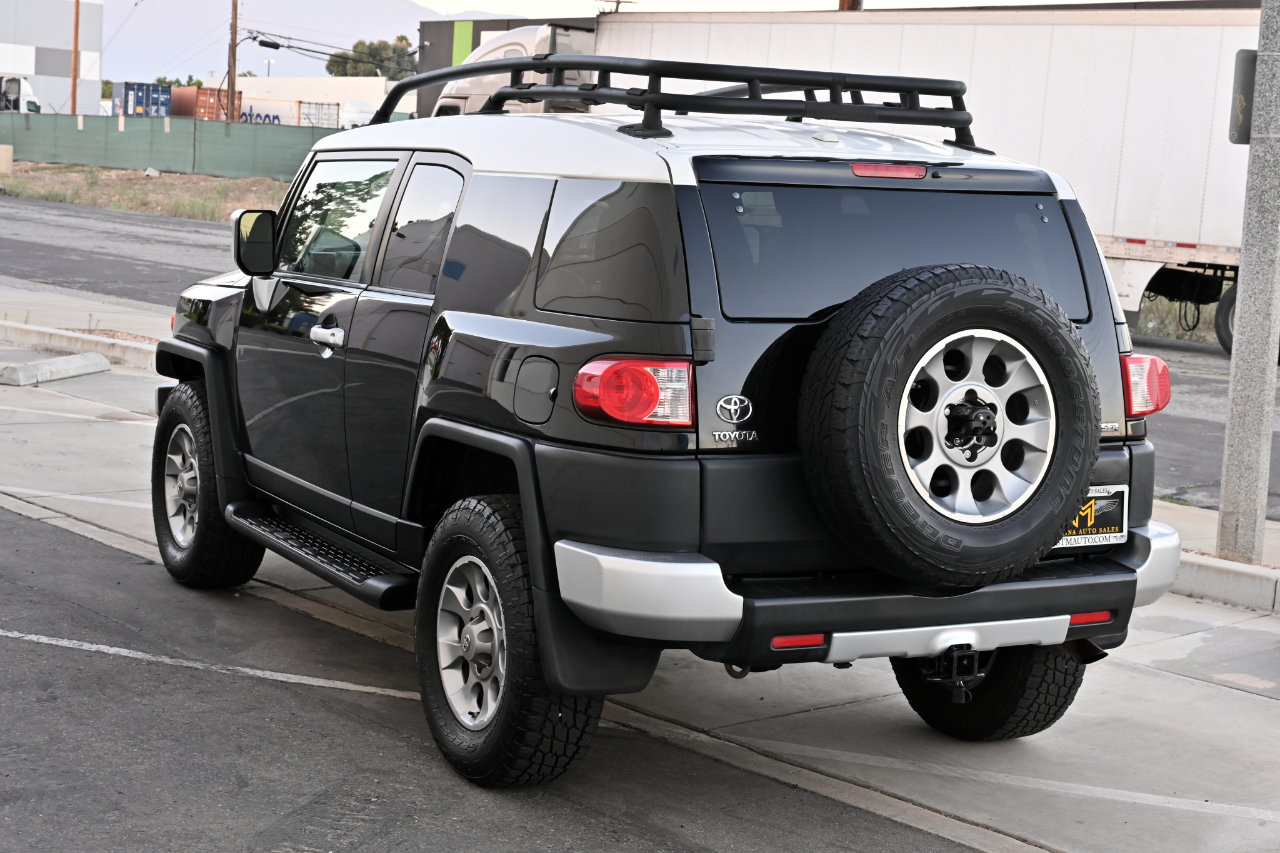 Used 2011 Toyota FJ Cruiser 4WD w/ Convenience Pkg image 5