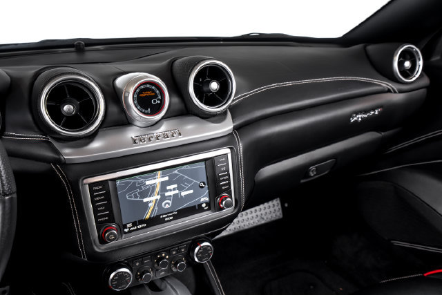 Used 2015 Ferrari California T RWD image 33