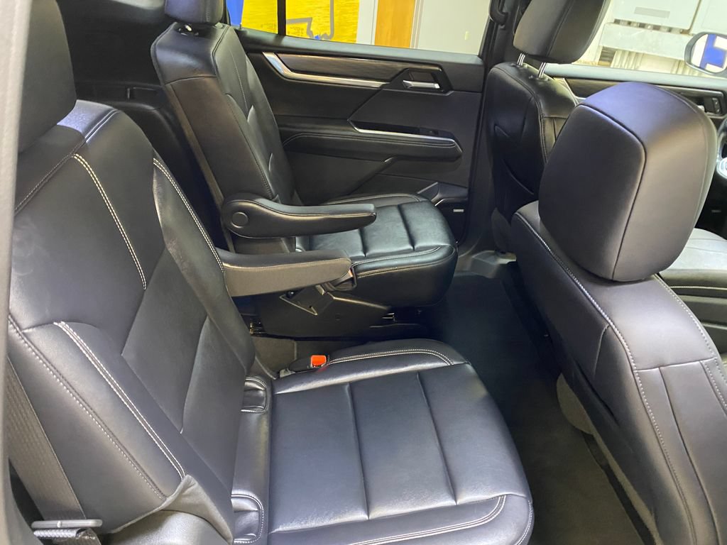 Used 2026 GMC Acadia Elevation w/ Elevation Premium Package AWD/4WD image 28