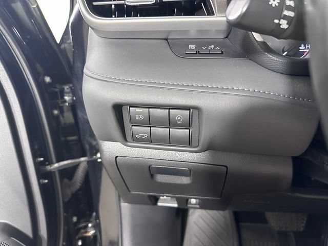 Used 2023 Toyota Highlander XLE AWD/4WD image 26