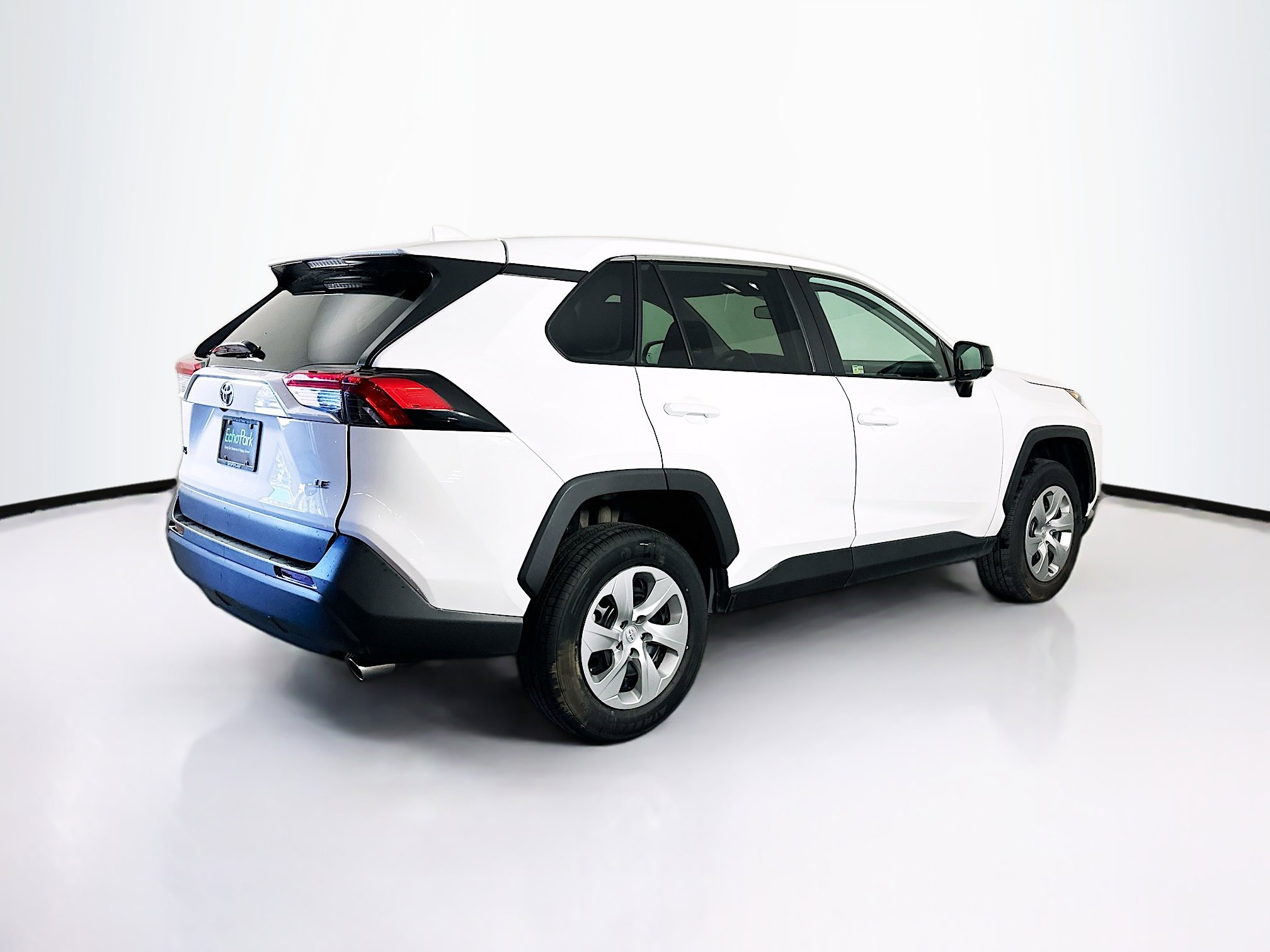 Used 2022 Toyota RAV4 LE FWD image 9