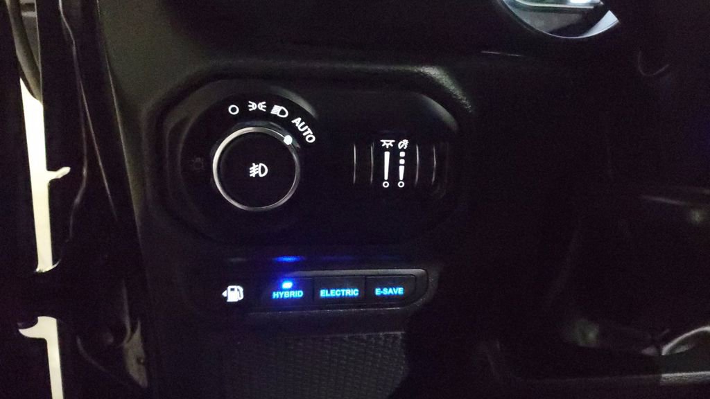 Used 2022 Jeep Wrangler Unlimited Sahara w/ Cold Weather Group image 24