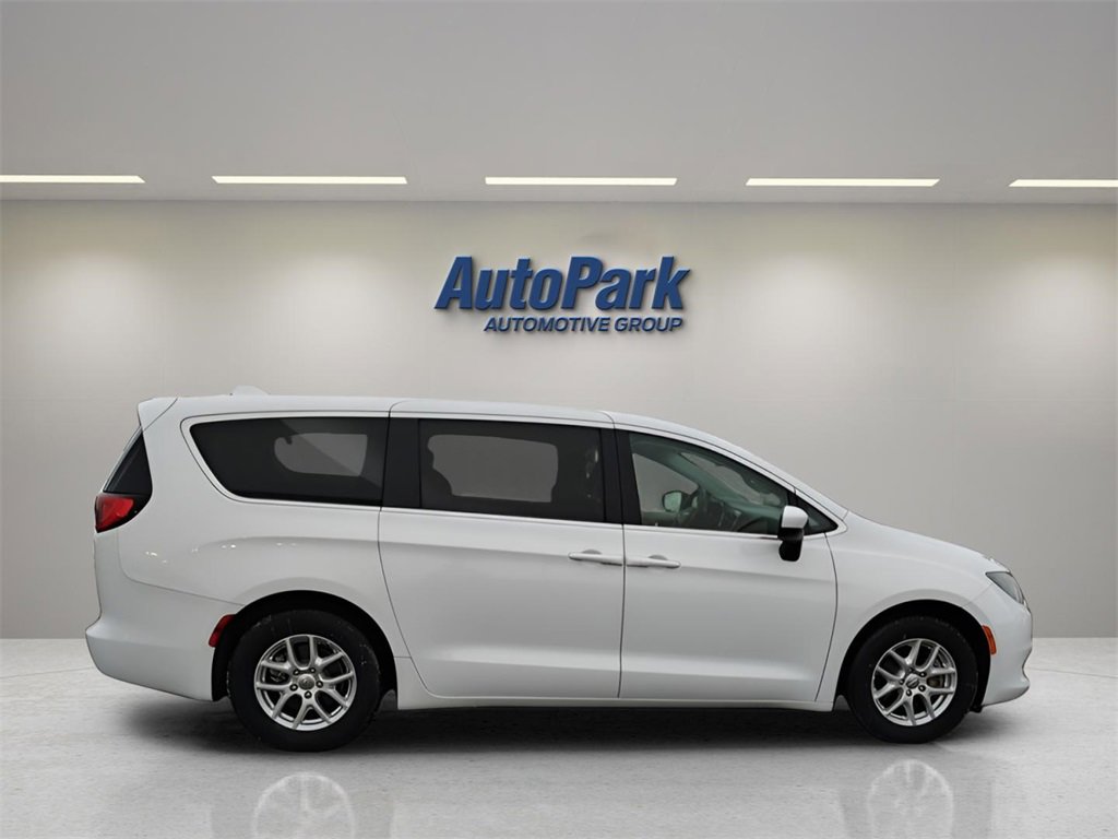 Used 2020 Chrysler Voyager LX image 8