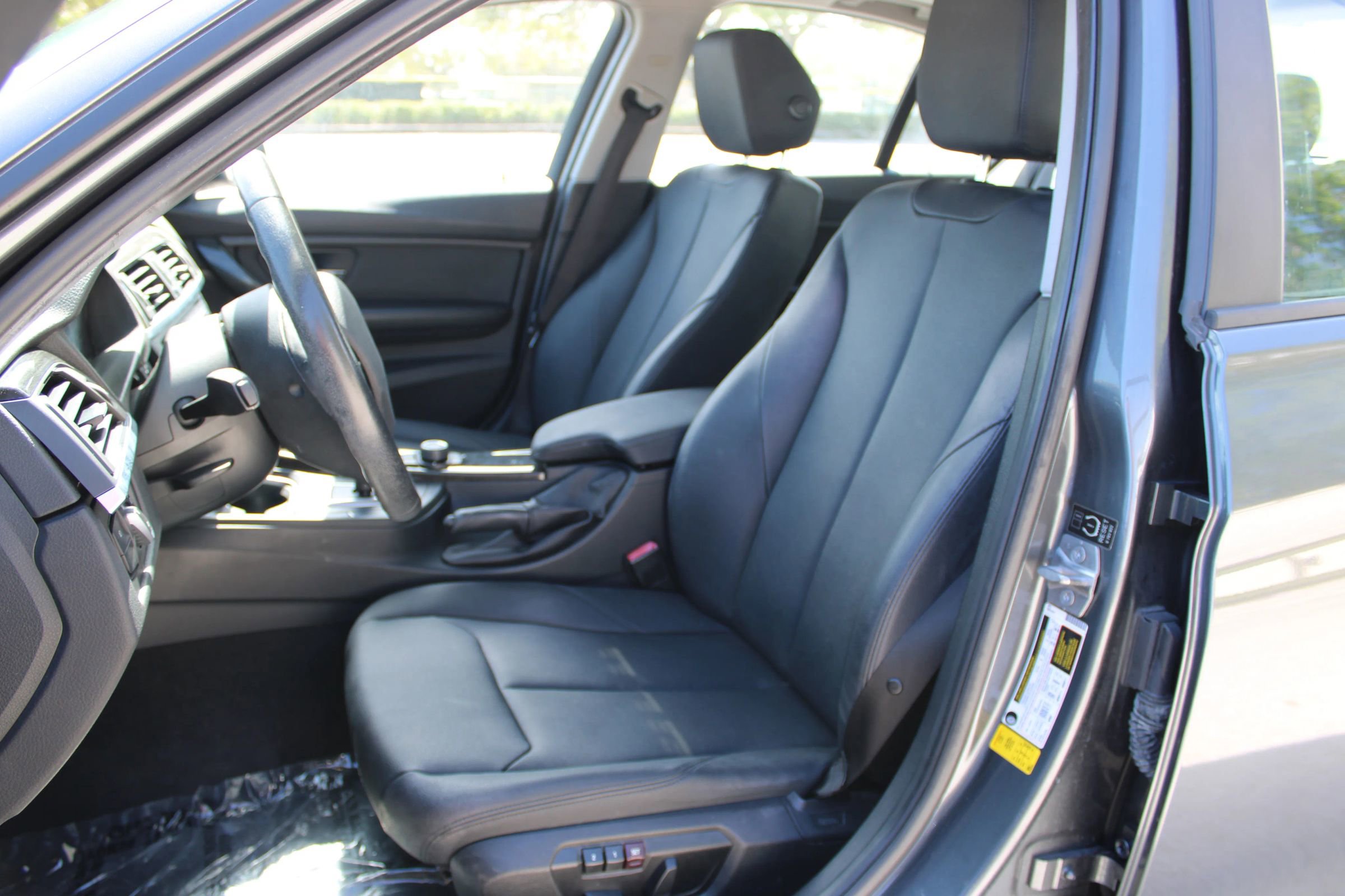 Used 2015 BMW 320i Sedan image 6