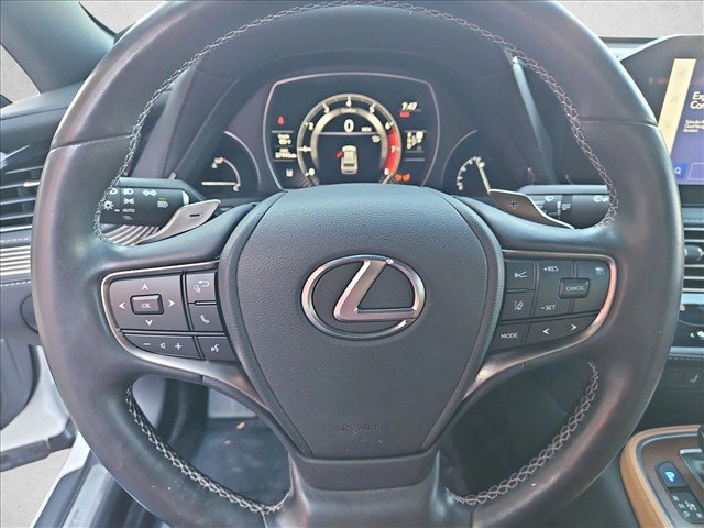 Used 2023 Lexus LS 500 w/ Accessory Package (Z1) RWD image 12