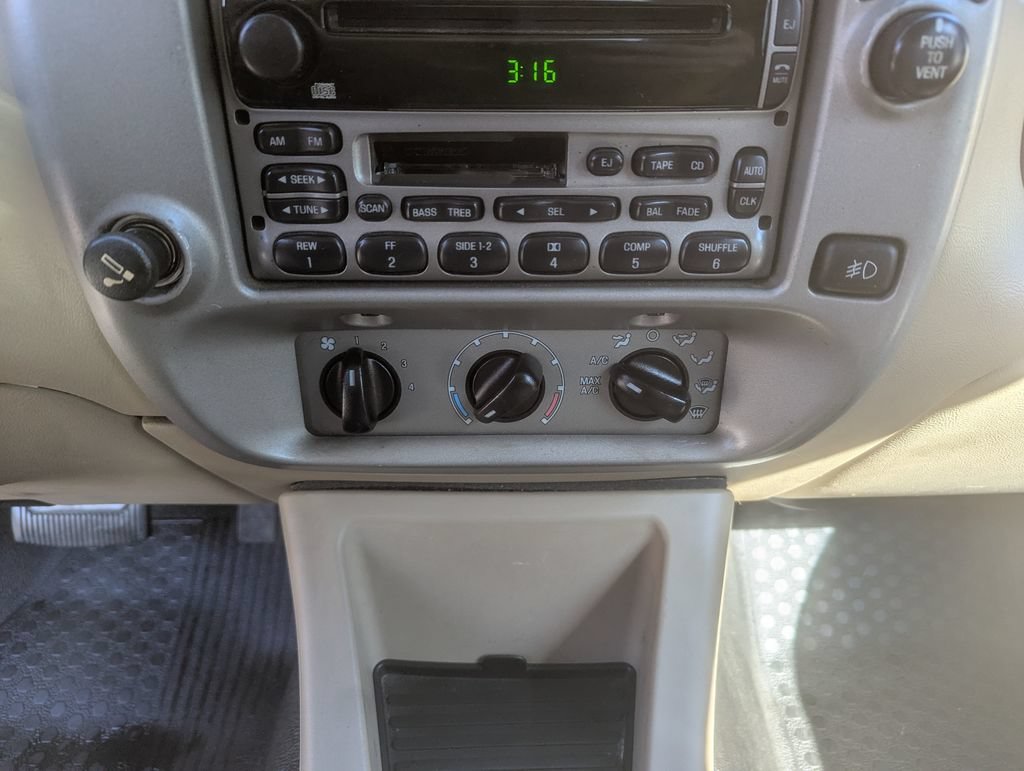 Used 2003 Ford Explorer Sport Trac XLS RWD image 19