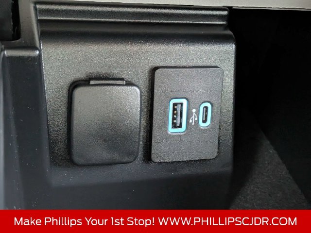 Used 2023 Ford Explorer XLT w/ Equipment Group 202A RWD image 21