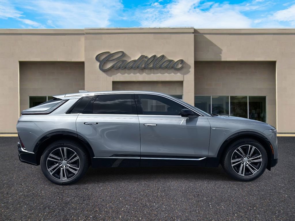 New 2025 Cadillac Lyriq Luxury image 2