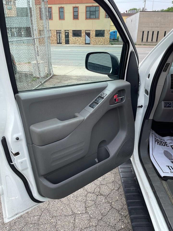 Used 2016 Nissan Frontier SV image 29
