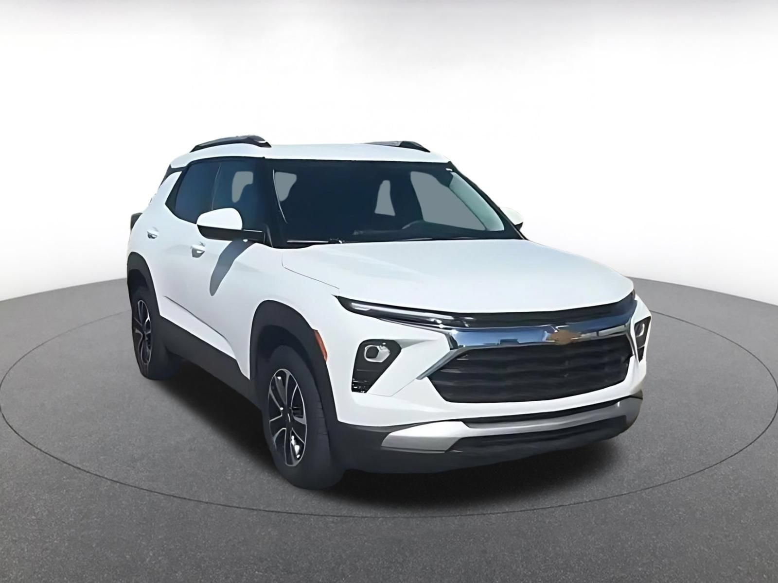 Used 2025 Chevrolet TrailBlazer LT AWD/4WD image 3