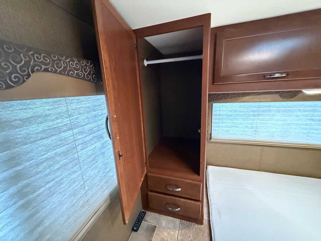 Used 2015 Ford E-450 and Econoline 450 Super Duty w/ Motorhome Prep Package image 40