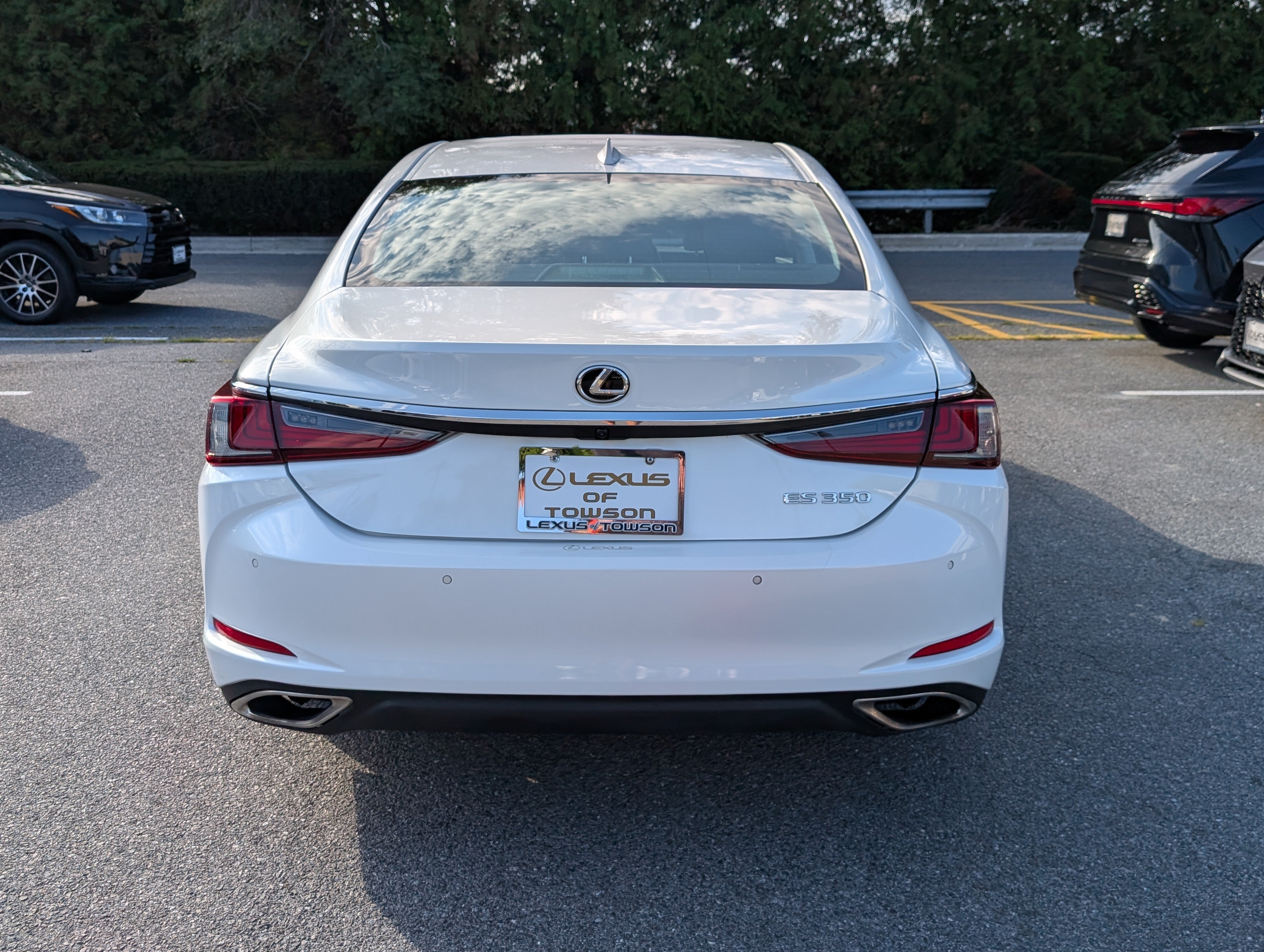 Used 2023 Lexus ES 350 w/ Premium Package FWD image 4