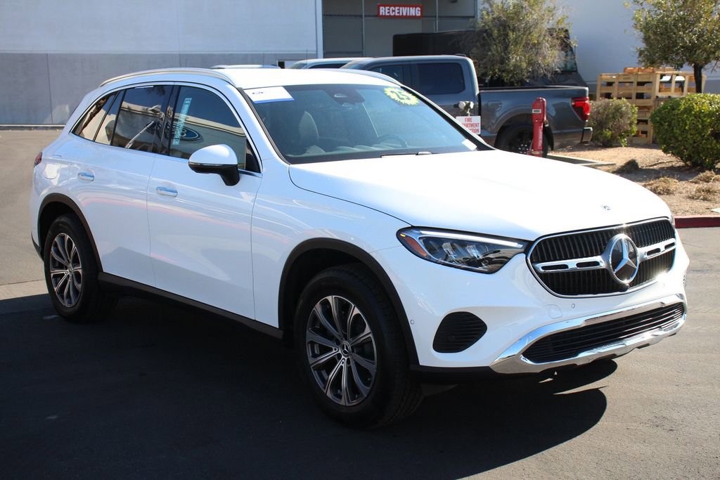 Used 2025 Mercedes-Benz GLC 300 4MATIC image 11