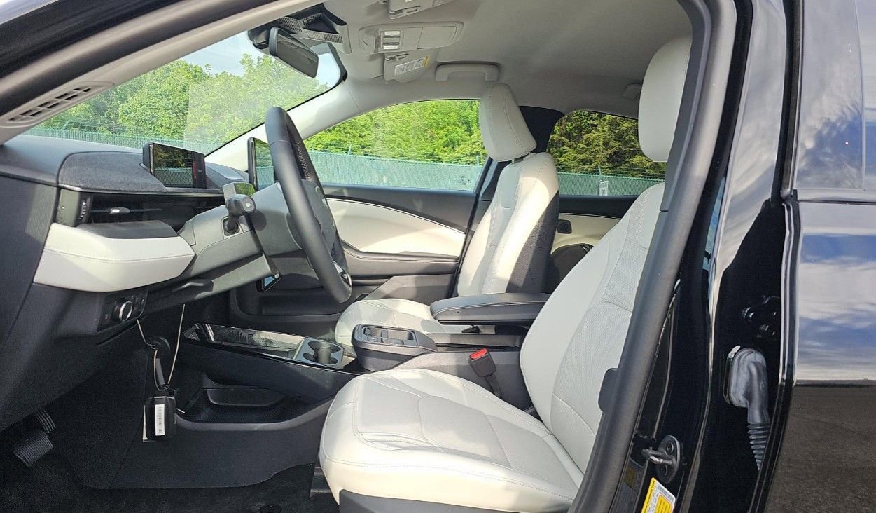 Used 2025 Ford Mustang Mach-E Premium image 6