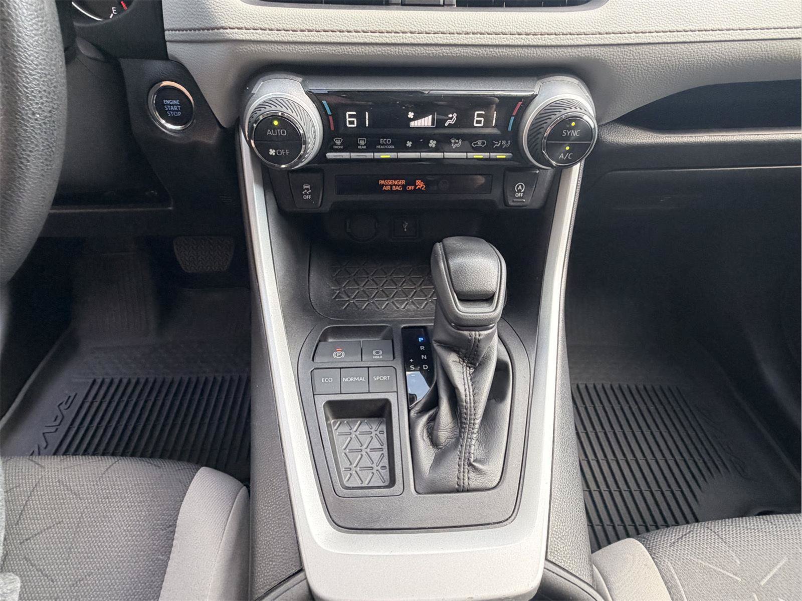 Used 2022 Toyota RAV4 XLE FWD image 26