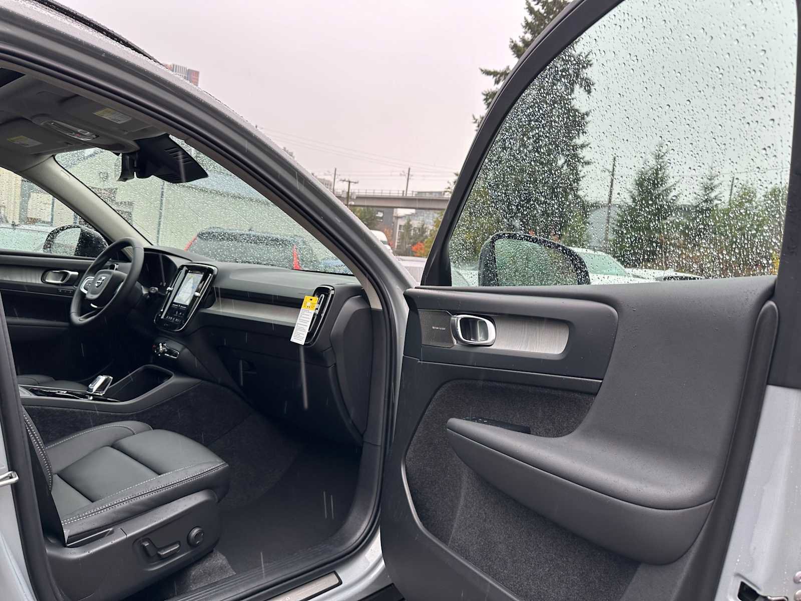 New 2026 Volvo XC40 B5 Ultra w/ Climate Package image 11