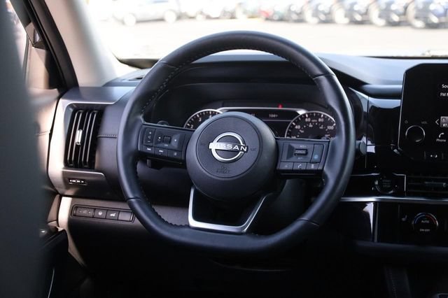 Certified 2025 Nissan Pathfinder SL w/ Black Appearance Package AWD/4WD image 26
