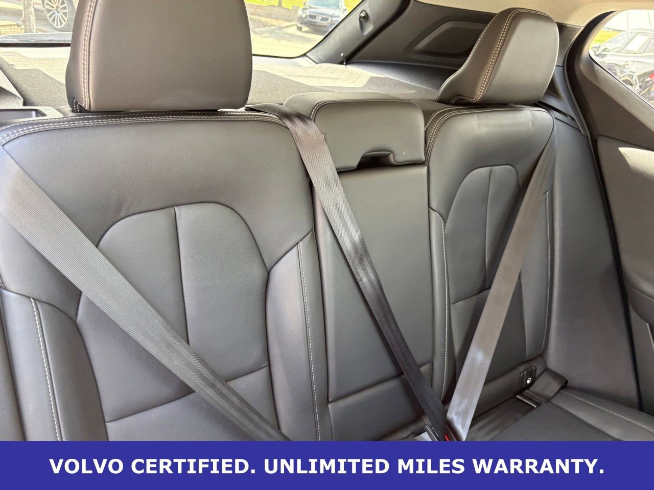 Certified 2025 Volvo XC40 B5 Plus AWD/4WD image 33