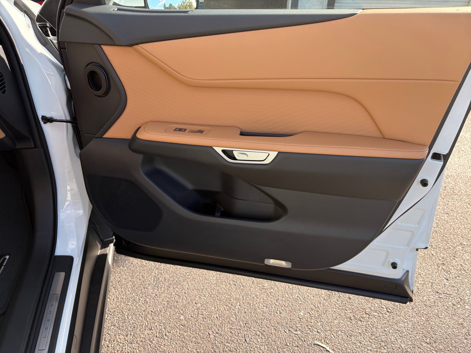New 2026 Lexus ES 350h AWD image 16