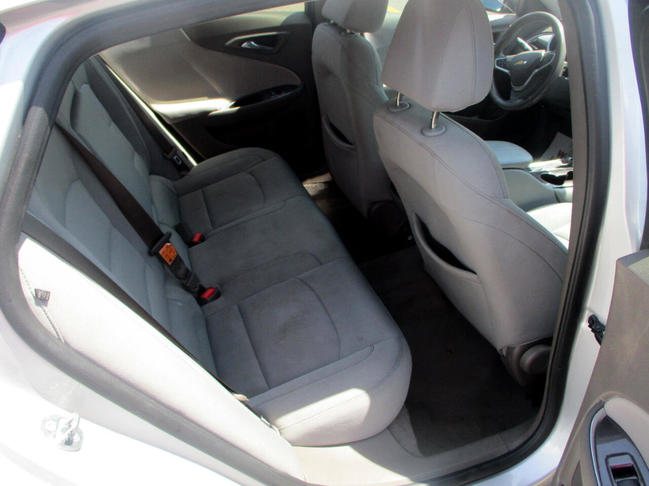 Used 2018 Chevrolet Malibu LT w/ Driver Confidence Package image 8