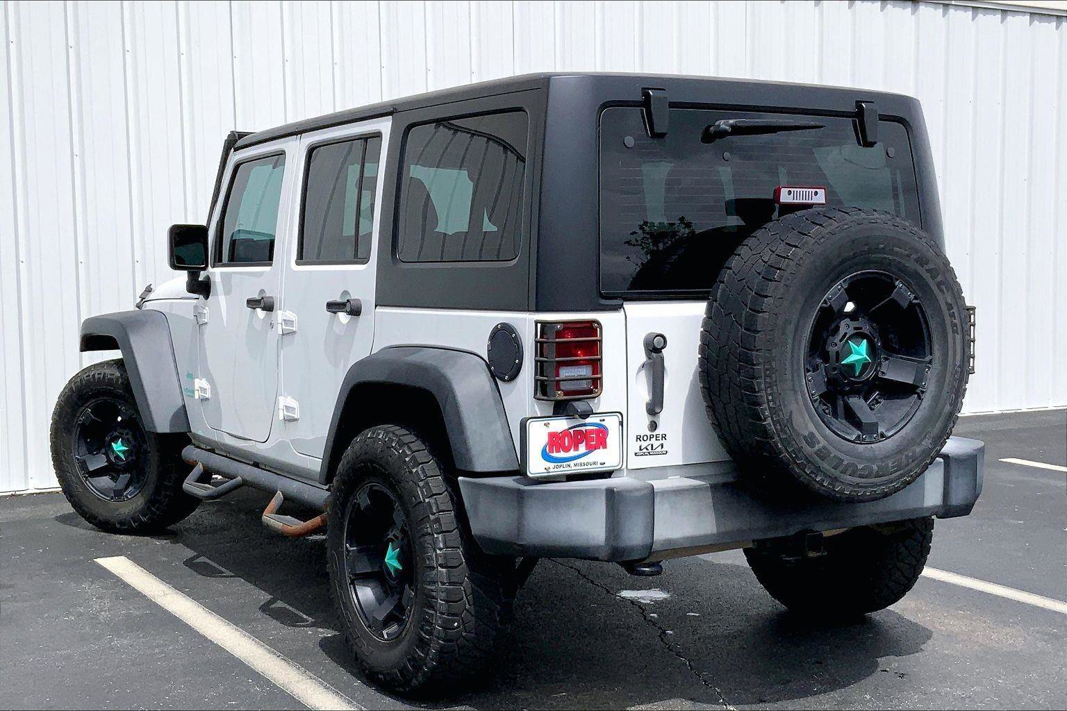 Used 2017 Jeep Wrangler Unlimited Sport w/ Connectivity Group image 9