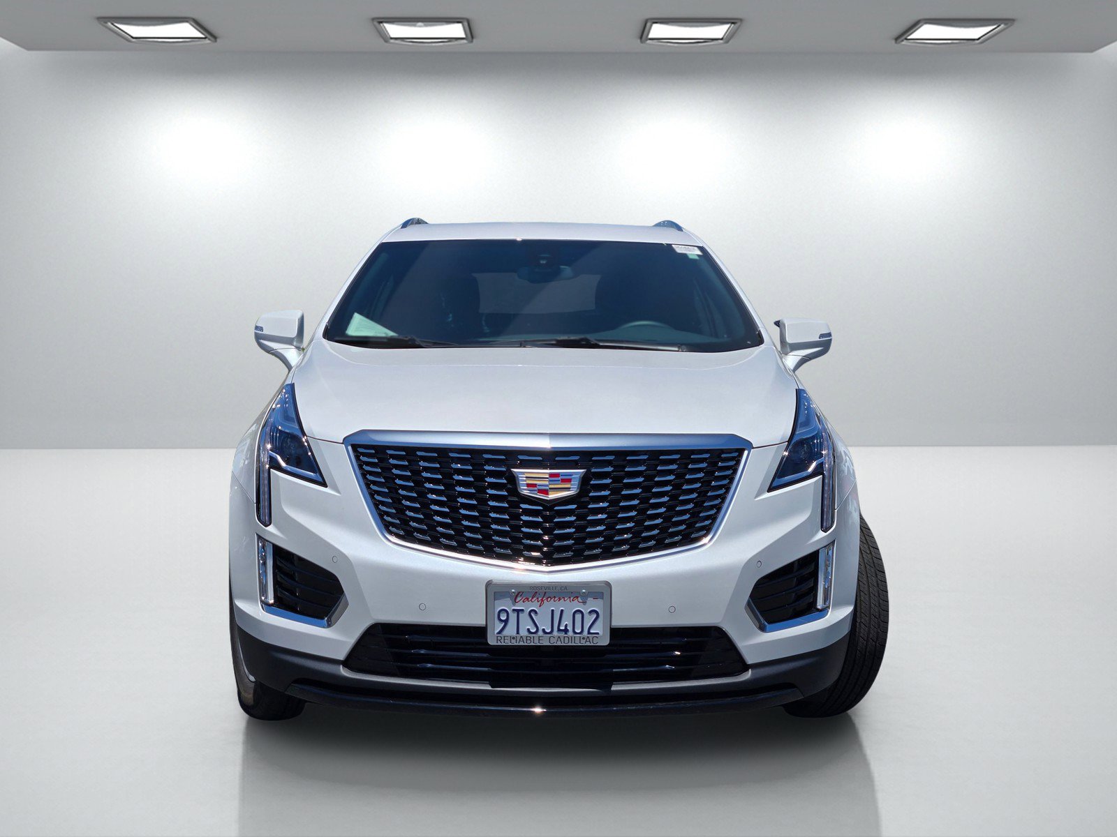 Used 2025 Cadillac XT5 Luxury FWD image 2