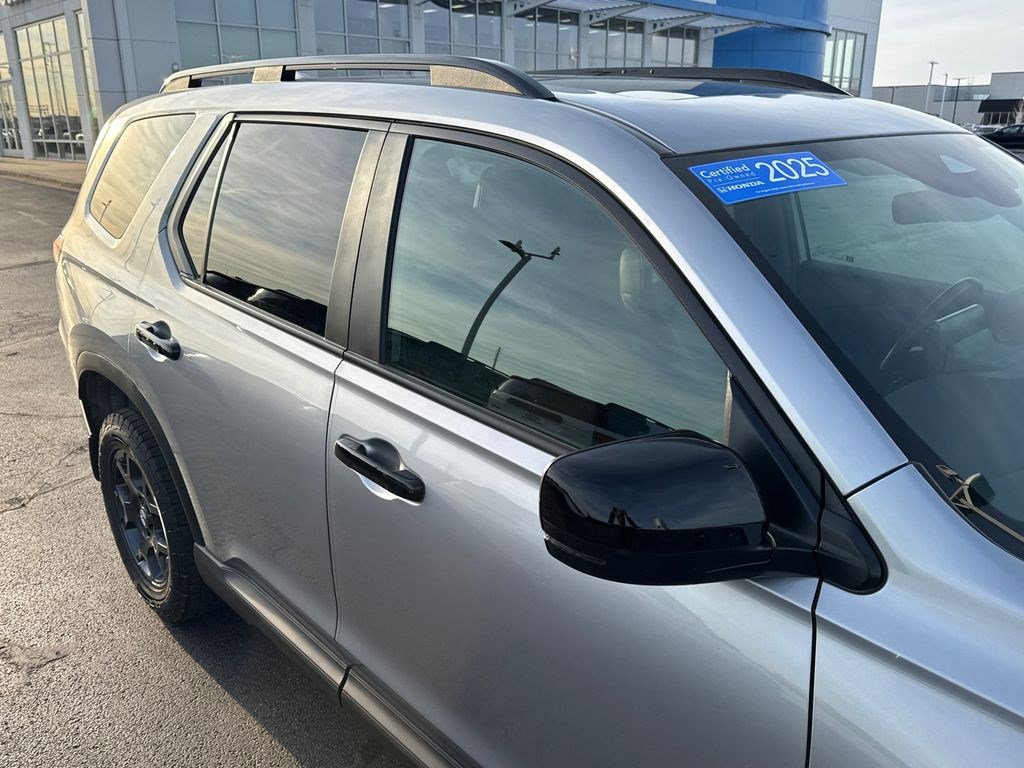 Certified 2025 Honda Pilot TrailSport image 14